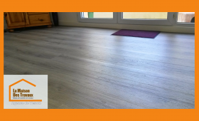 Une pose de revêtement impeccable jusqu’aux finitions, pour un rendu chaleureux et épuré.