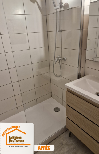 travaux salle de bain petit budget, rénovation sanitaire Albertville, salle de bain simple et pratique, courtier en travaux salle d’eau, rénovation pièce humide