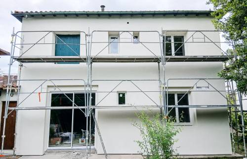 Façade en cours de finition