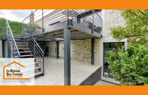 Aménagement sous terrasse métal moderne réalisé près de Marmande par Sandrine Férin, La Maison Des Travaux.