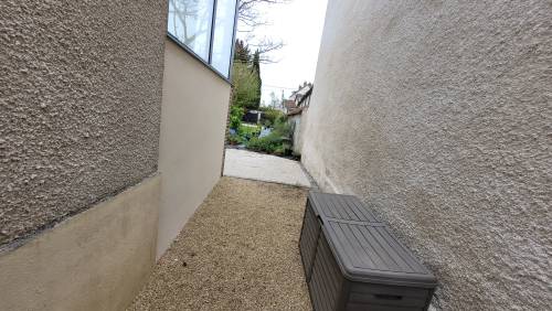 L'allée gravillonnée 