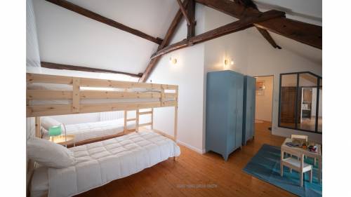 Chambre dortoir dans une maison secondaire