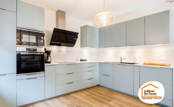 rénovation complète cuisine Gex, modernisation intérieur Pays de Gex, pose carrelage effet bois Valserhône, installation cuisine contemporaine Divonne-les-Bains, réfection plomberie Ferney