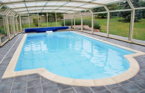 Piscine abritée