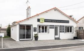 Transformation d’une maison en agence immobilière – Projet Vivre Ici aux Sorinières (44840)