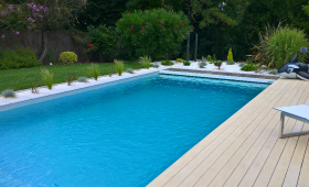 Construction d’une piscine avec belle terrasse en bois