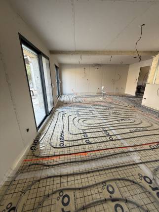  Installation de chauffage avec pose d'un plancher chauffant hydraulique - Alixan 26300