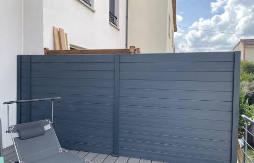 Réalisation d’une terrasse en composite sur une butte de terre à Antony (92)