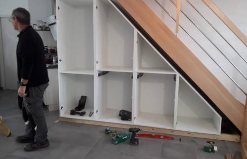 Création de rangement sous l'escalier