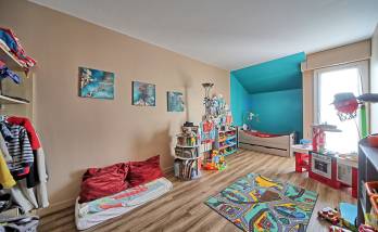 Avant et après rénovation d’une chambre d’enfant à Armoy