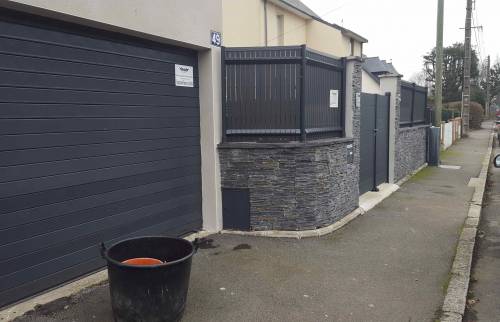 Installation porte de garage sectionnelle en alu anti effraction A2P sur Cergy-Pontoise (95000)