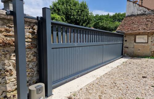 portail aluminium coulissant motorisé