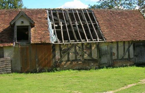 Destruction d'une vieille grange pour reconstruction à neuf à Veilleins (41)