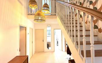 Rénovation d’une entrée : une transformation complète pour valoriser l’arrivée dans la maison après