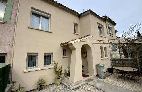 Maison avec façade refaite 