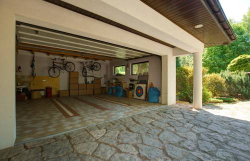Construction garage 