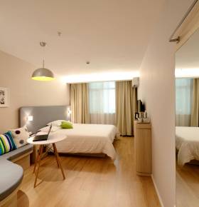 Chambre rénovée dans un hôtel charmant des Yvelines