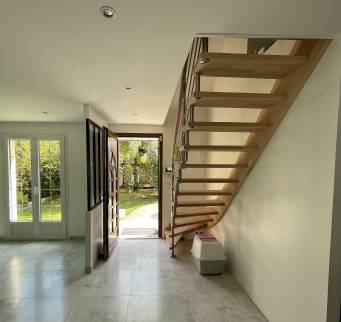 Installation d'un escalier en bois design - Mormant 77720
