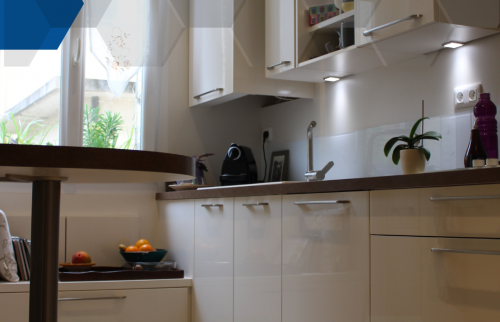 Comment une Cuisine Vieillissante à Quimper Devient un Chef-d'Œuvre Moderne