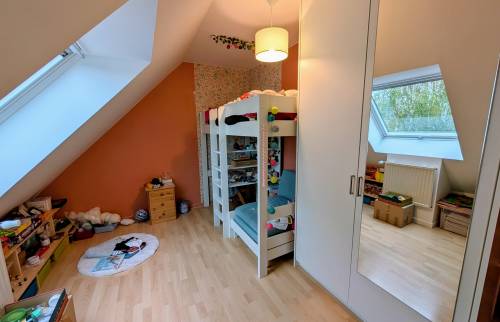 Placard sur-mesure terminé à Vern-sur-Seiche dans une chambre rénovée par La Maison Des Travaux Bruz