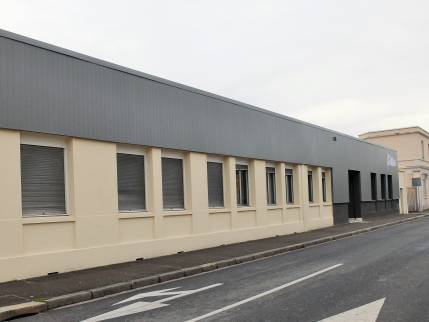 Ravalement de façade pour une entreprise située à Lyon Villeurbanne (Phase 2 côté rue)