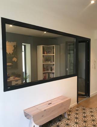 Verrière entre bureau et entrée à Village Neuf 