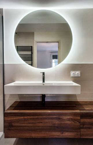 Meuble et vasque de salle de bains et douche