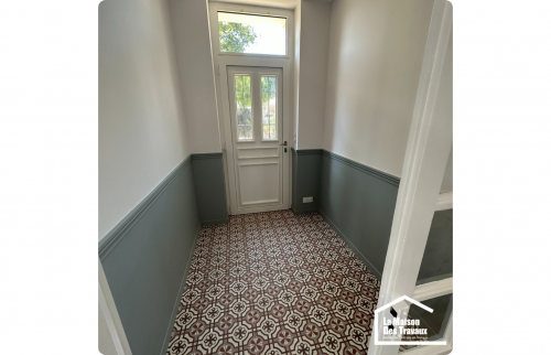 Entrée en carrelage avec motifs