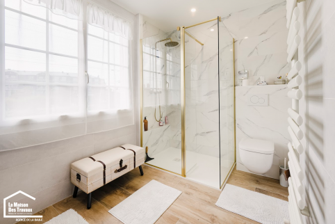 Grande douche à receveur plat 