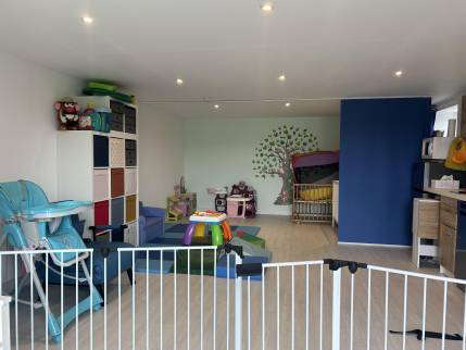 Fleurieu sur Saone (69250) : Aménagement du garage en espace d'activité / salle de jeux pour une assistante maternelle