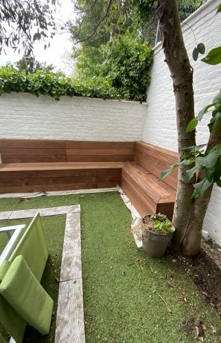 Fabrication sur-mesure d'un banc adossé au mur 