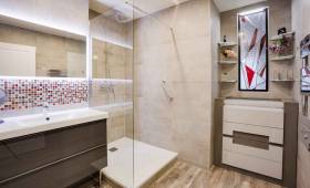 Salle de bain meuble et douche