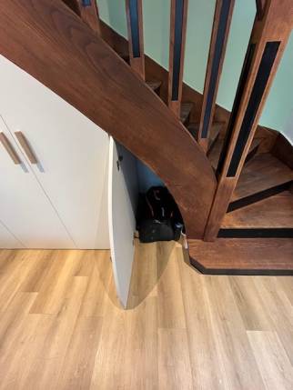 Optimisation du placard aménagé sous l'escalier - Nantes 44