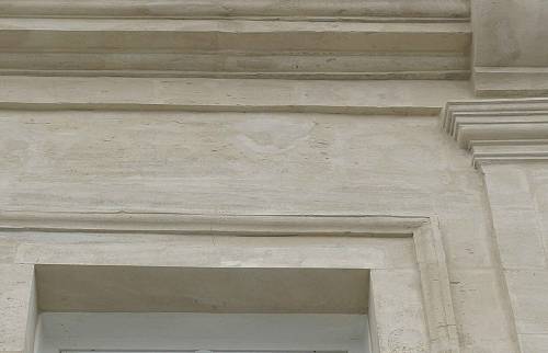 Restauration de façade (en pierre de taille) à Luc sur Mer (côte de Nacre, proche Ouistreham)