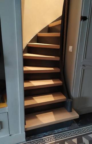 marche en Hêtre et contre marche teinté sombre