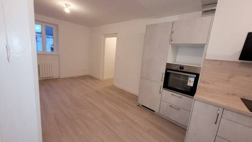 la pièce de vie et l'entrée