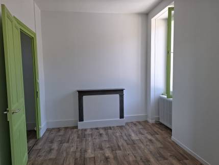 Rénovation d'appartement avec mise en peinture des murs, plafonds et boiseries - Bettant 01500