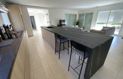 Cuisine avec îlot central La Maison Des Travaux Alès