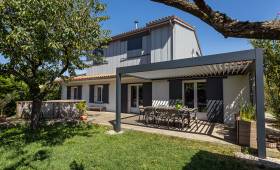 Pergola bioclimatique posée