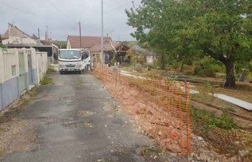 tranchée pour la nouvelle clôture