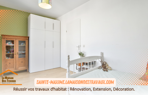 Refaire une chambre d'enfant : repeindre les murs et poser un parquet durable