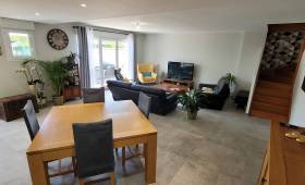 Nouvel aménagement de salon dans une maison rénovée - Brie-Comte-Robert 77170