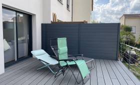 Réalisation d’une terrasse en composite sur une butte de terre à Antony (92)