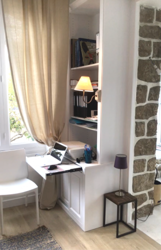 Bureau intégré avec tablette coulissante