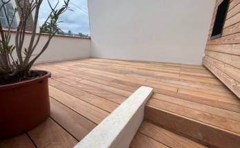 La terrasse en bois exotique terminée