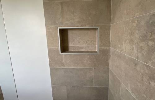 La niche dans la douche rénovée