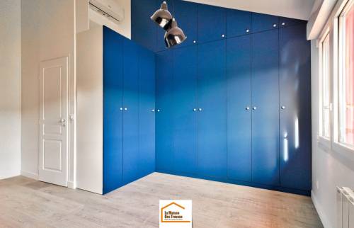 dressing sur mesure dans un mavillon surélevé