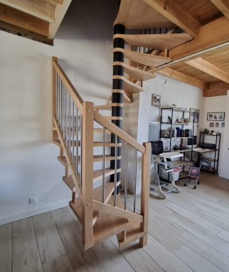 Installation d’un escalier hélicoïdal sur mesure à Olivet
