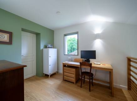 Un joli mur vert olive