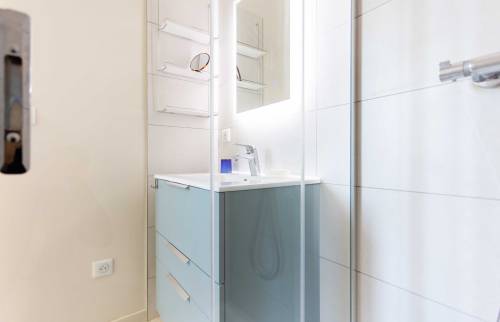 Meuble vasque et douche 